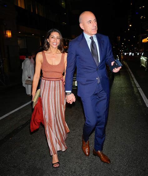 Matt Lauer and girlfriend Shamin Abas hold hands on。